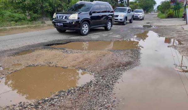  Arus Lalin Dialihkan ke Jalan Kesadaran, Dinas PUPR Mulai Perbaiki Jalan Parit Indah   